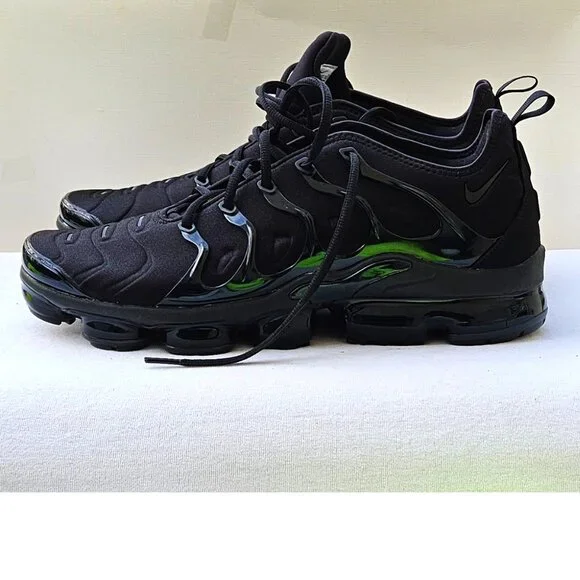 Size 13 - Nike Vapormax Plus - Triple Black Dark Gray - Picture 2 of 7